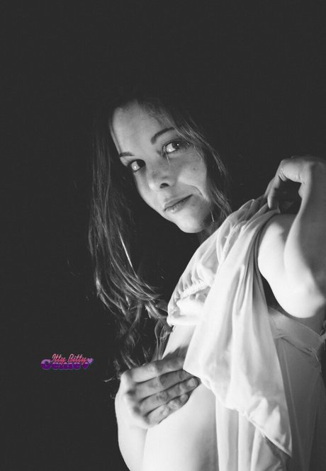 seins bonnet g onlyfans art érotique collection