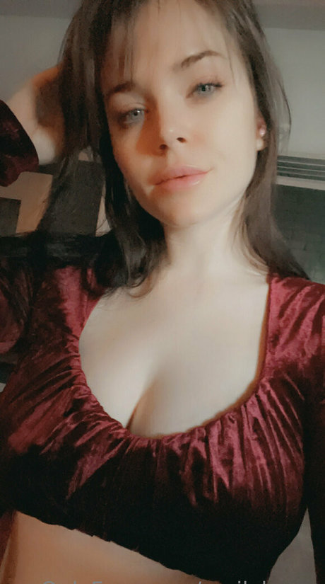 EmilyLynne star du porno belle des photos