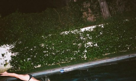 Emily Wickersham nus étoiles image