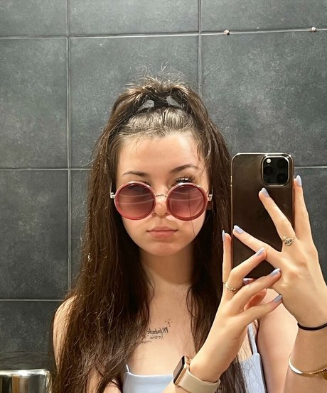 Eleri Evans modèle xxx archive