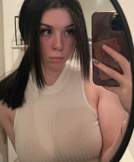 Eleri Evans actrice érotique image