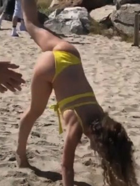 Sofie Dossi actrice chaude archive