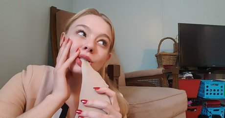 sativaskies actrice hd photo