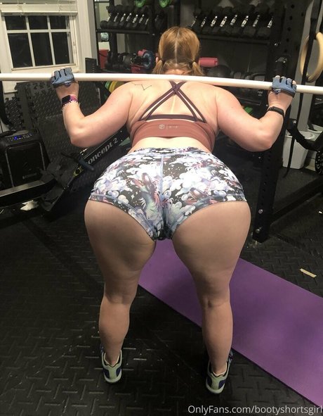 bootyshortsgirl modèle érotique collection