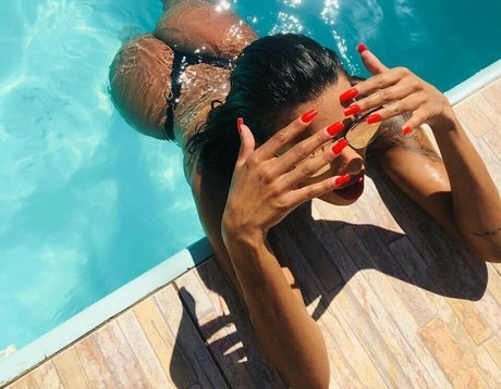 Carine Kishi modèle nu des photos