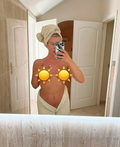 julianylandfree modèle sympa collection