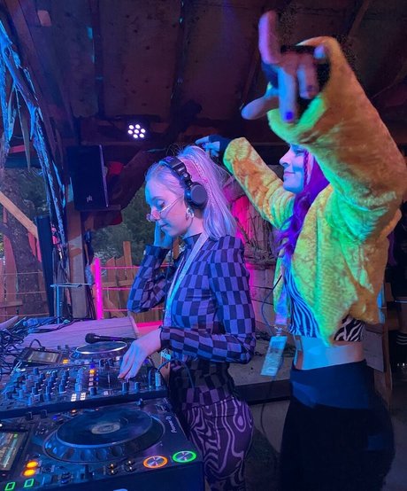 mamelons gonflés onlyfans beau nu galeries