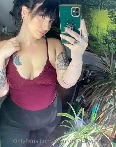 raeofgothiccsunshine étoile érotique image