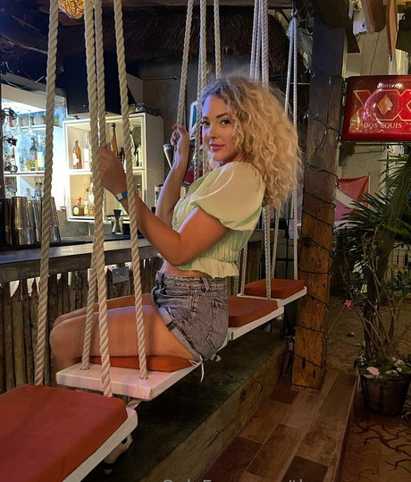 thesaraames modèle sympa des photos