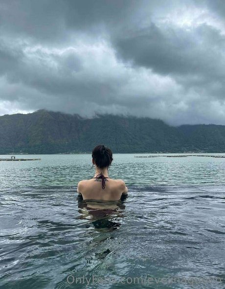 evelinaqueen modèle chaud archive