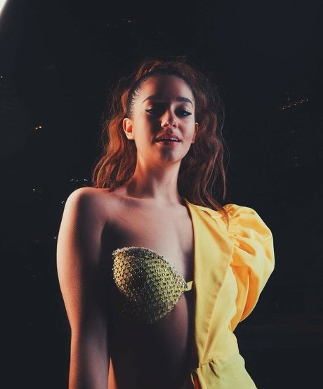 femmes célèbres onlyfans assez nue archive