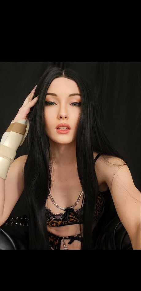 Chameleah étoile nue images