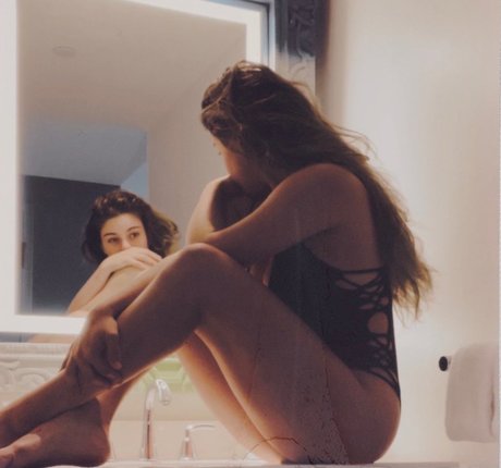 Taya Miller actrice sexy img