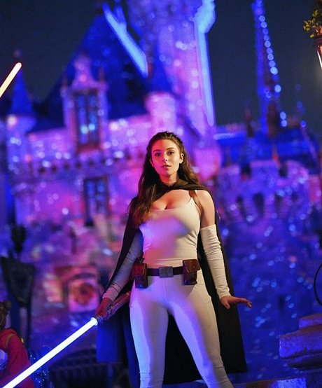 Taya Miller modèle chaud image