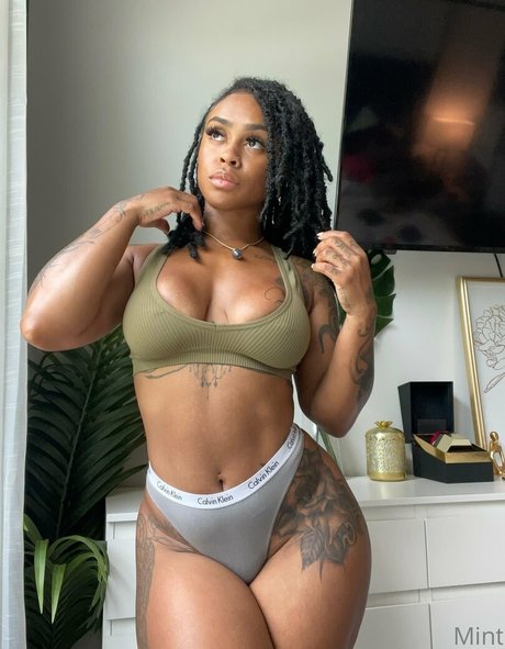 therealbombshell mint modèle sympa photos