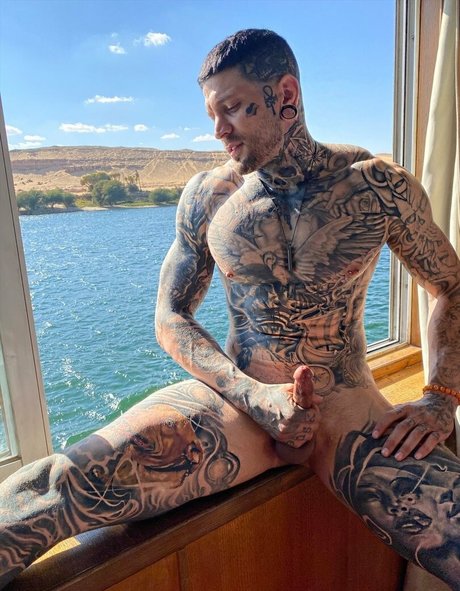 professeur débène onlyfans art parfait des photos