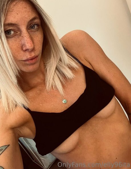 ita96elly actrice de grande qualité image