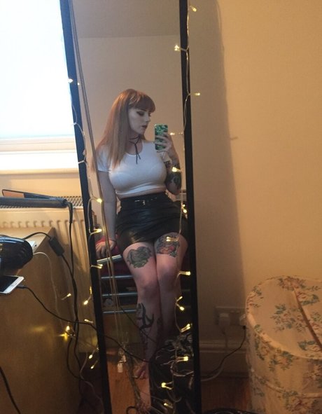 Hollie Rutter star du porno nue des photos