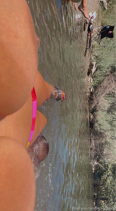 bigboobjada modèle adulte photos