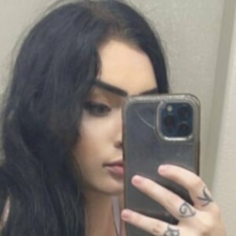 xItstayy modèle artistique collection