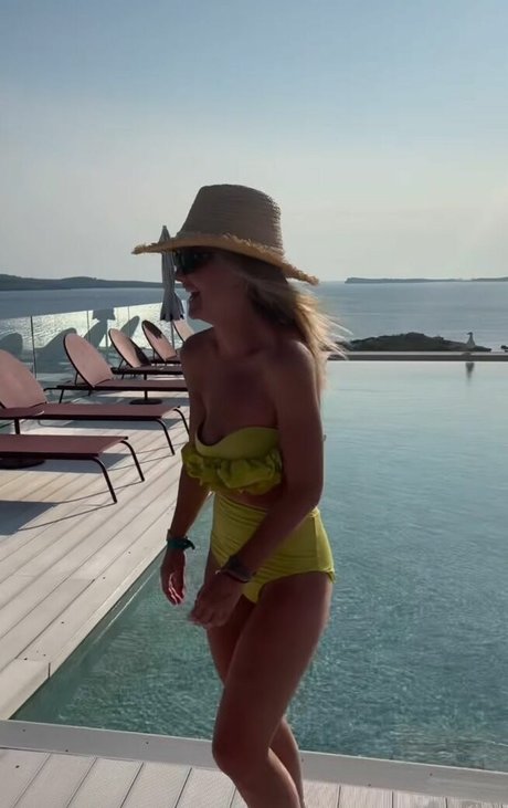 Helen Skelton étoile adulte galerie