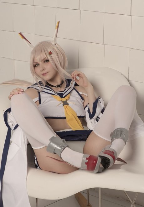 Tsuki Desu modèle magnifique galeries