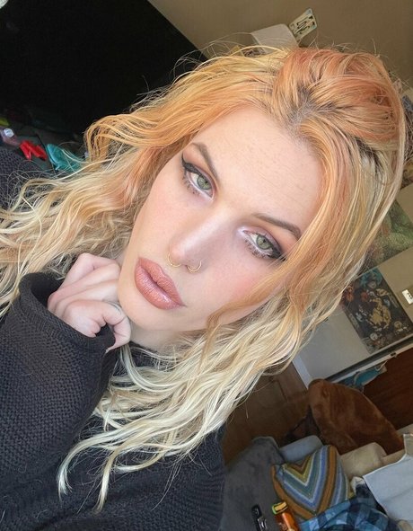 lilkittyjadee modèle magnifique des photos