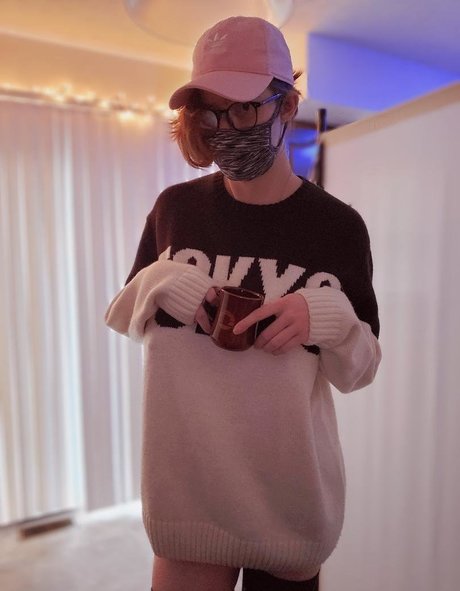 kaydeguts actrice sexy image