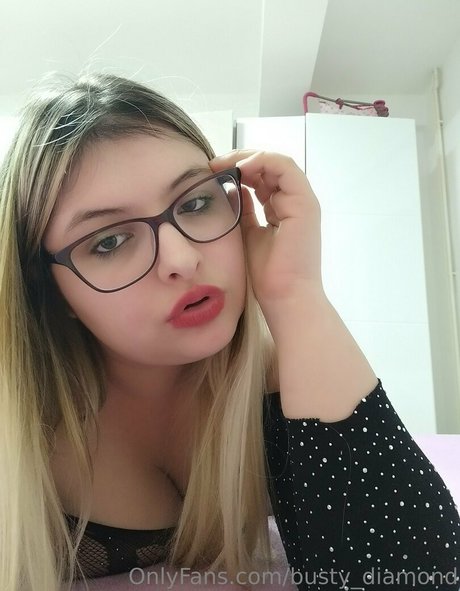 busty diamond belle étoile photo