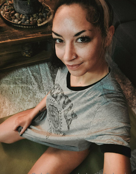 artemisbehaving joli modèle img