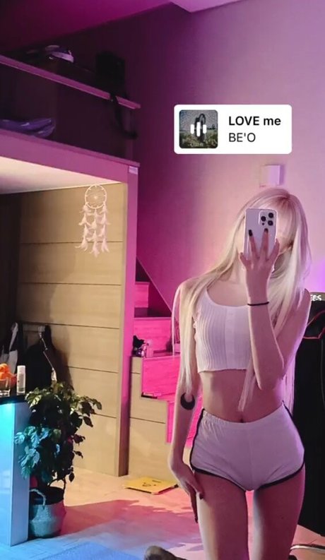 satanmate star érotique image