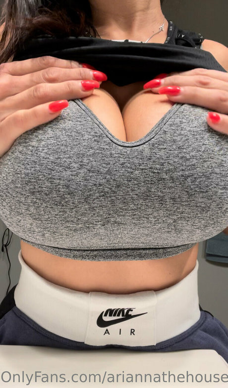 femboy à grosse bite onlyfans nu de haute qualité images