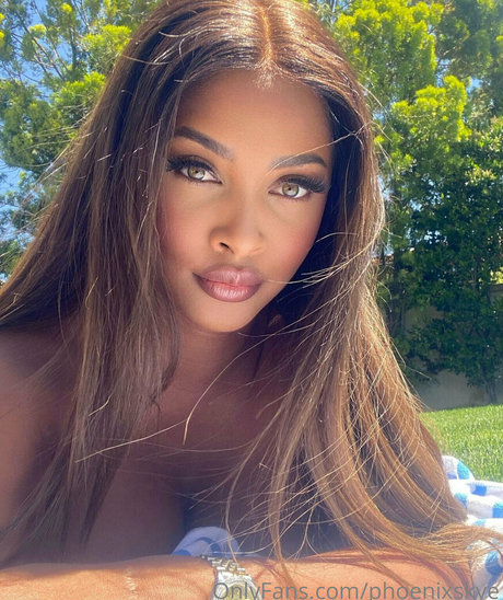 phoenixskye actrice artistique galeries