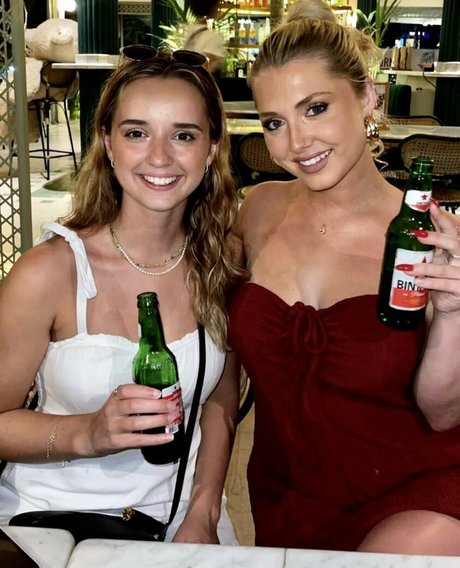 Thebigtittiecommittee modèle exclusif galerie