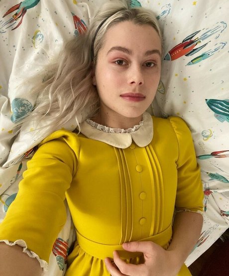 Phoebe Bridgers nus star du porno collection