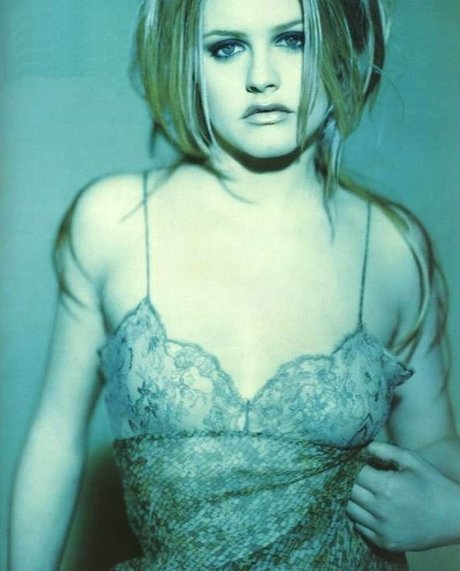 Alicia Silverstone modèle chaud photos