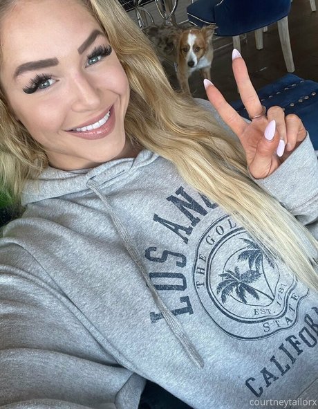 Courtney Taylor mannequin image