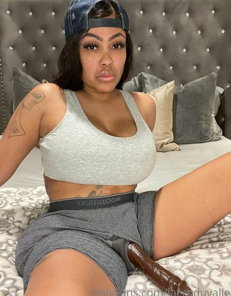 LaceyDuvalle joli modèle image