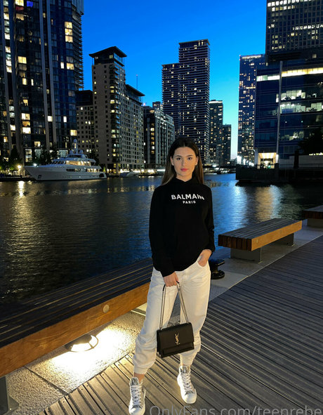 teenrebe modèle nu galerie