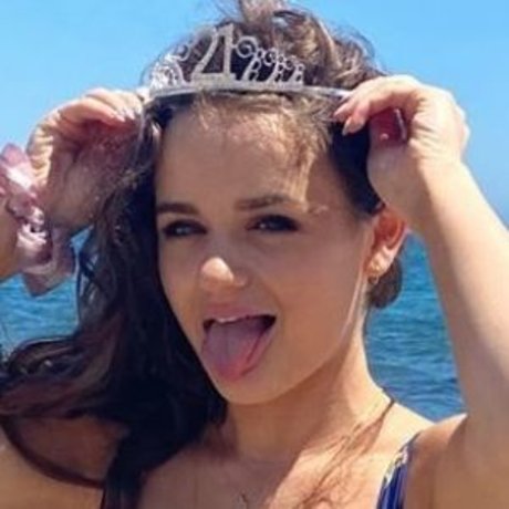 Mary Mouser étoile chaude images