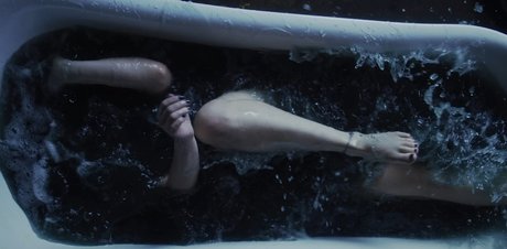 Mary Mouser modèle adulte images