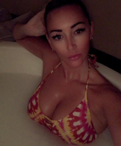 Lorna Gilly modèle porno des photos