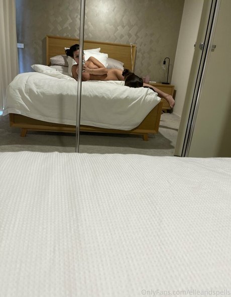 elleandspells star du porno chaud collection