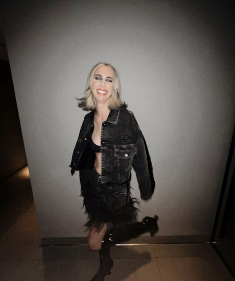 belle-fille onlyfans joli art photo