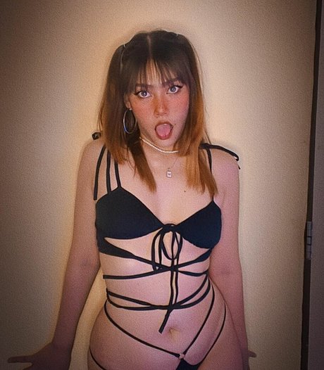 Moji3693 modèle sympa image