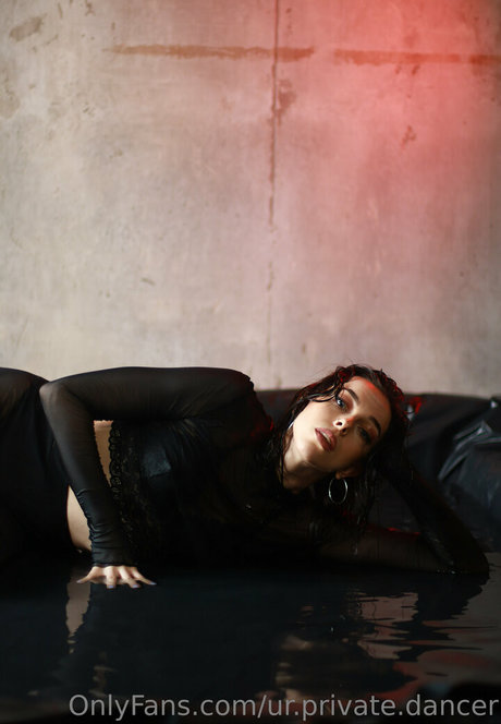 urr private dance actrice exclusive des photos