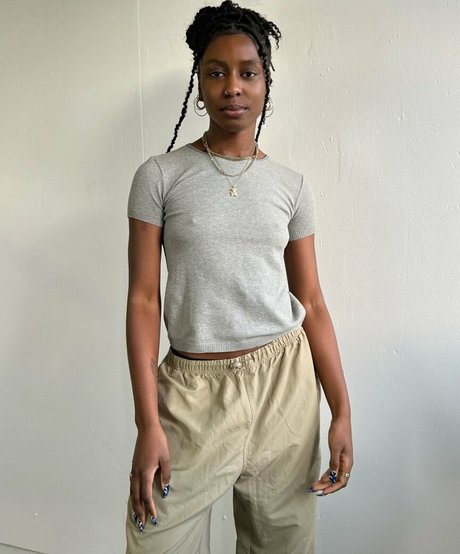 Depop Wins modèle sexy collection