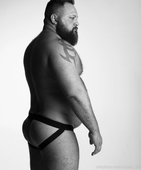 chaton courbé onlyfans nu en haute qualité photos