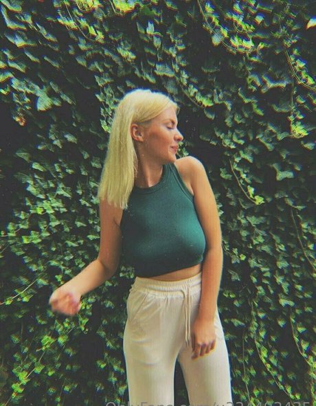 dragonb0rn actrice érotique photos