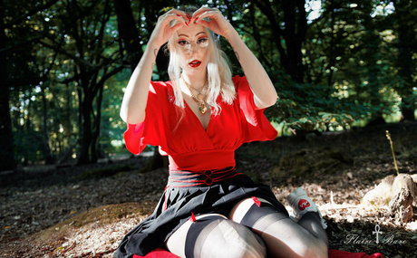 laceandleashes modèle nu images